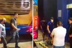 Tensin en Boca: Riquelme hizo bajar del micro a los jugadores