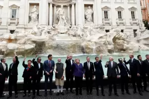 Alberto Fernndez no particip de la foto informal con los lderes en la Fontana di Trevi