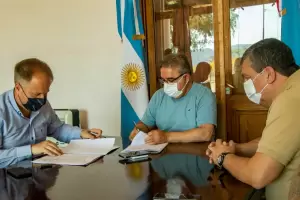 Jalil firm un convenio para ejecutar dos obras de conexin vial para el este catamarqueo