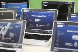 Alumnos  de la Escuela Secundaria N 92 recibieron netbooks