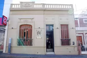 Tras denuncias y repudio pblico, retiraron una obra de Sarmiento del Museo Laureano Brizuela