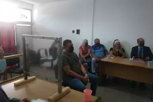 Con corte, insultos y el silencio del imputado, inici el juicio por las muertes de Micaela y Georgina