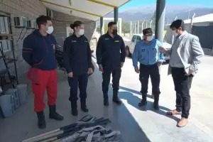 Entrega de elementos para combatir incendios forestales