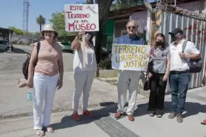 Museo Laureano Brizuela: amigos y referentes se movilizaron contra la usurpacin del terreno