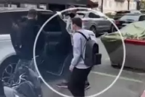 Lionel Messi lleg� a Madrid para realizarse un tratamiento en la rodilla