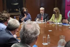 Principio de acuerdo entre el Gobierno y los laboratorios para el congelamiento de precios