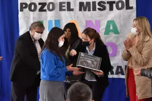 Casi 100 estudiantes del interior de la provincia recibieron sus netbooks