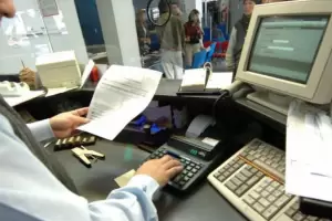 Cunto cobra un empleado bancario en argentina 2025?