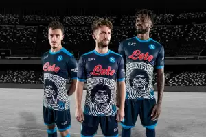 Napoli usar durante noviembre una camiseta especial en honor a Maradona