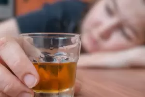 Rescatan a nio de madre ebria