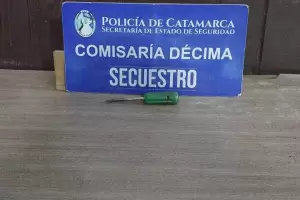 Hiri con un cuchillo a la pareja y a polica