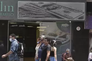 El dlar blue sube a $200 y la brecha con el oficial vuelve a rozar el 100%