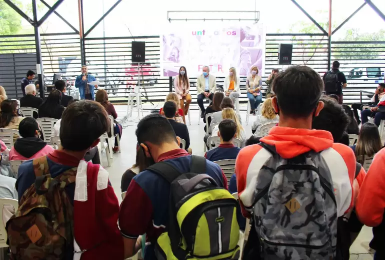 comenz� las  expocarreras puentes al futuro