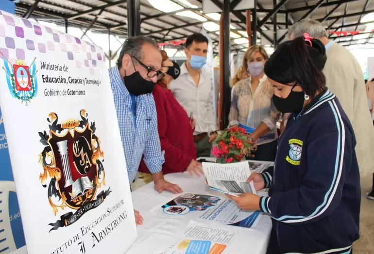 comenz� las  expocarreras puentes al futuro
