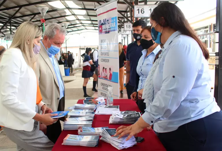 comenz� las  expocarreras puentes al futuro