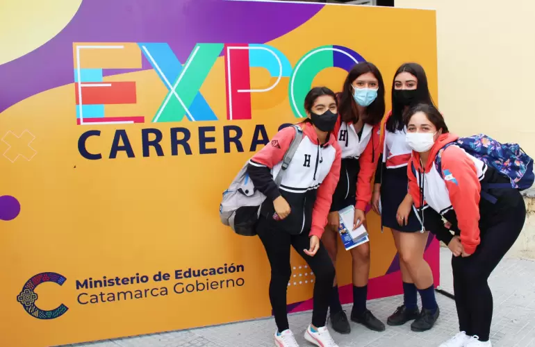 comenz� las  expocarreras puentes al futuro
