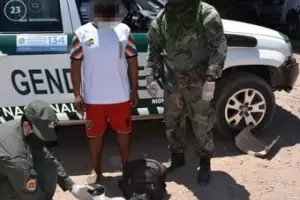 Quiso salir del pas con un meteorito de 262.000 dlares escondidos en una lata de leche en polvo