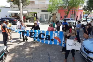 Docentes se manifiestan frente a Reconocimiento Mdico