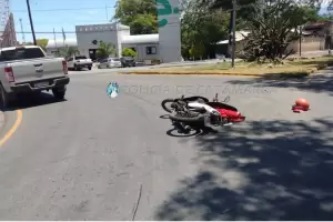 Un motociclista de 64 aos colision con una camioneta