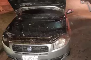 Se incendi un auto en Valle Chico