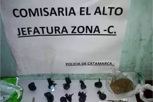Sorprendieron a dos santiagueos con droga en El Alto