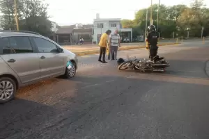 Hospitalizaron a una mujer tras un choque en la Capital