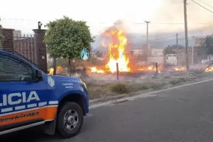 Sofocaron incendio de pastizales en la zona oeste de la ciudad