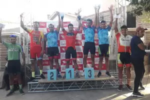 Ciclistas locales hicieron podio en una competencia en Aimogasta