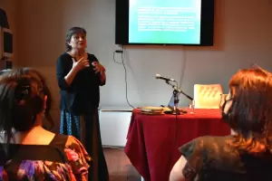 La doctora Mara Castro rescat las distintas voces que se integran en los cancioneros de Carrizo