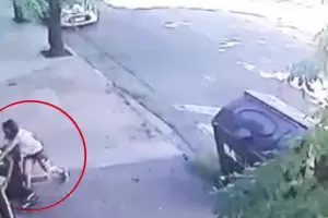 Una mujer asesin� a pu�aladas a su ex pareja en plena calle