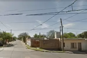 Un automovilista choc� a una moto en el sector sur y se dio a la fuga