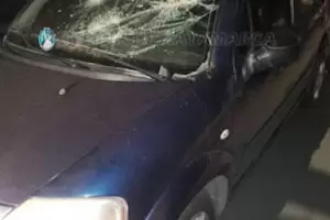 Agredi con un martillo a la pareja de su ex