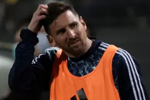 �Duerme como quiere�: la foto de Lionel Messi que gener� desopilantes comentarios en las redes