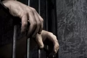 La polica detuvo a un hombre que era buscado por un delito de violencia familiar y de gnero