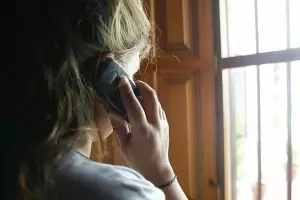 Extorsionaba por dinero a su amante para no contarle a su esposa sobre la infidelidad: fue condenada