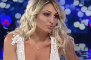 Vicky Xipolitakis: aseguran que duerme en un colchn en el piso