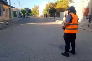 Horror en Ro Negro: asesinaron a un joven en la vereda de un colegio secundario