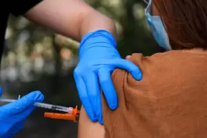 Estados Unidos aprob la tercera dosis para los mayores de 18 aos