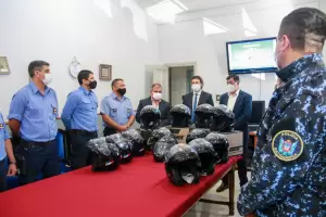 Entregaron cascos homologados para las divisiones motorizadas de la Polica de la Provincia