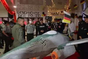 Colombia: una escuela de policas us uniformes nazis y esvsticas para realizar una "actividad pedaggica"
