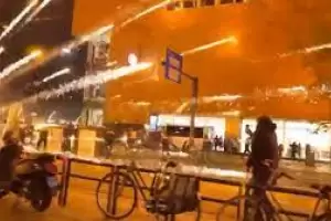 Nueva Ola de COVID en Europa: disparos e incendios durante las manifestaciones realizadas contra las nuevas restricciones