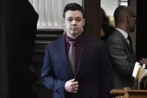 Kyle Rittenhouse, el hombre que mat a dos hombres en una protesta de 'Black Lives Matter', fue absuelto