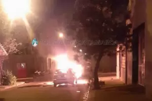 Se incendi  un automvil en la Capital