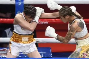 En el regreso al boxeo, la Tigresa Acu�a dej� su invicto tras caer ante D�bora Dionicius
