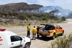 Incendio en La Cebila: sigue activo y se mantendra as por varios das ms