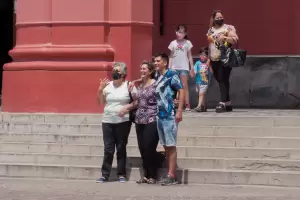 Domingo soleado con mximas de 34