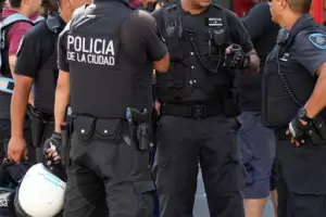 Piden investigar una posible asociacin ilcita entre policas y funcionarios