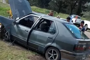 Imprudencia: dejaron manejar a una nia de 9 aos y choc con su familia a bordo