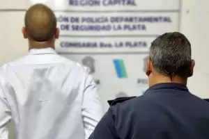 Un hombre decapit a su mam, puso la cabeza en un balde y se entreg a la polica