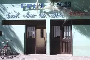 El docente desplazado por acoso sexual fue ahora denunciado por una exalumna por abuso sexual